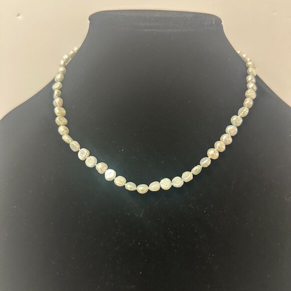 Imitation Pearl Necklace - Picture 5 of 5